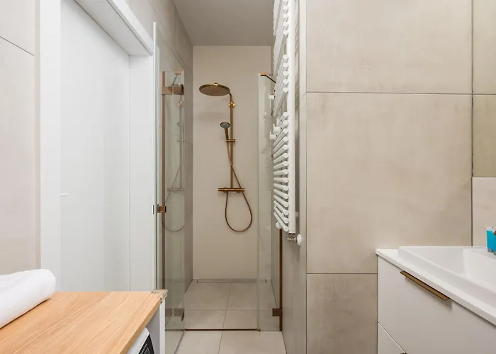 Apartman Grzybowska View By Bookinghost Varsó